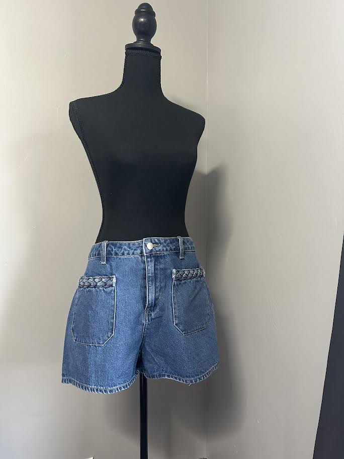 Jean shorts with braided pockets