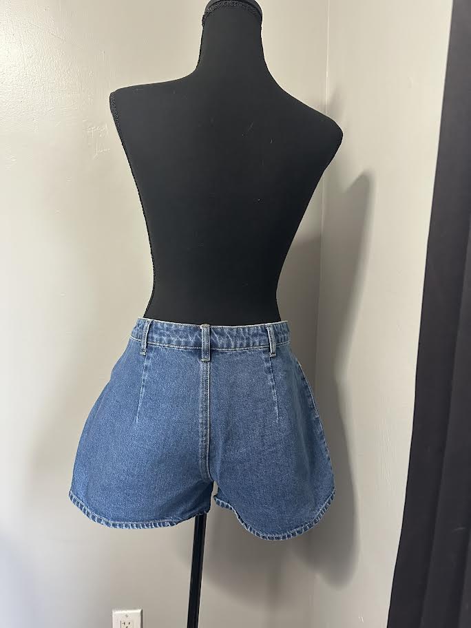 Jean shorts with braided pockets