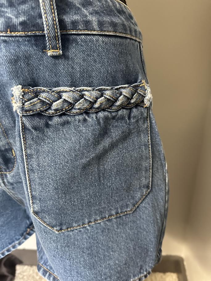 Jean shorts with braided pockets