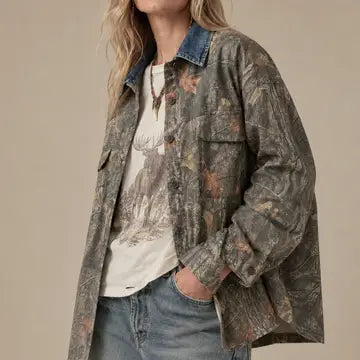 Camo jacket with denim collar